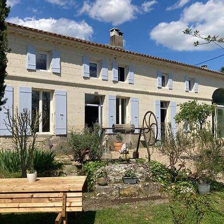 Les Ganivelles Apartment Saint-Dizant-du-Gua Bagian luar foto