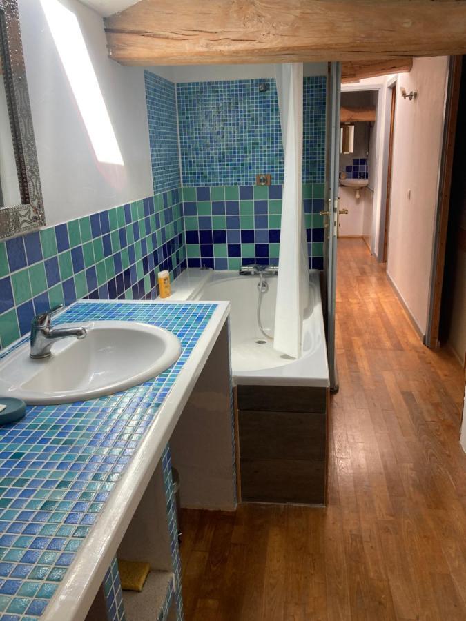 Les Ganivelles Apartment Saint-Dizant-du-Gua Bagian luar foto