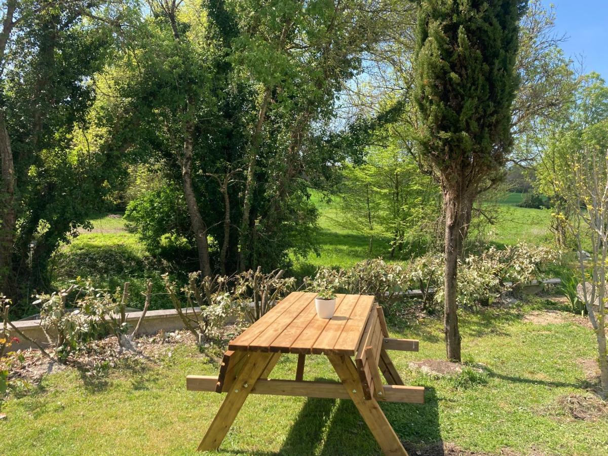 Les Ganivelles Apartment Saint-Dizant-du-Gua Bagian luar foto