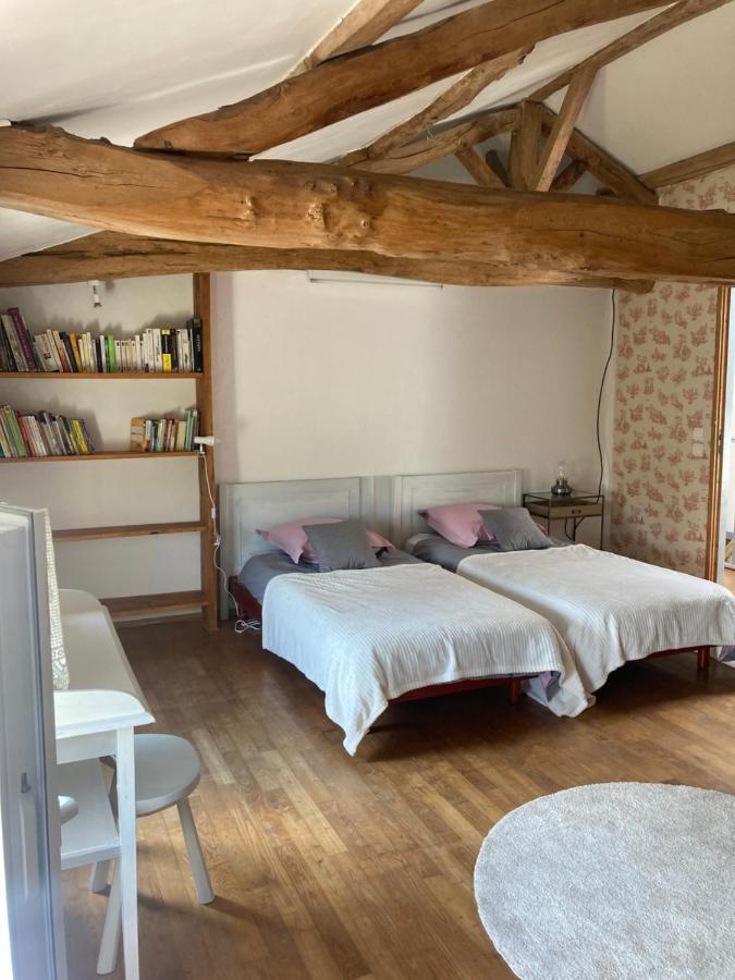 Les Ganivelles Apartment Saint-Dizant-du-Gua Bagian luar foto