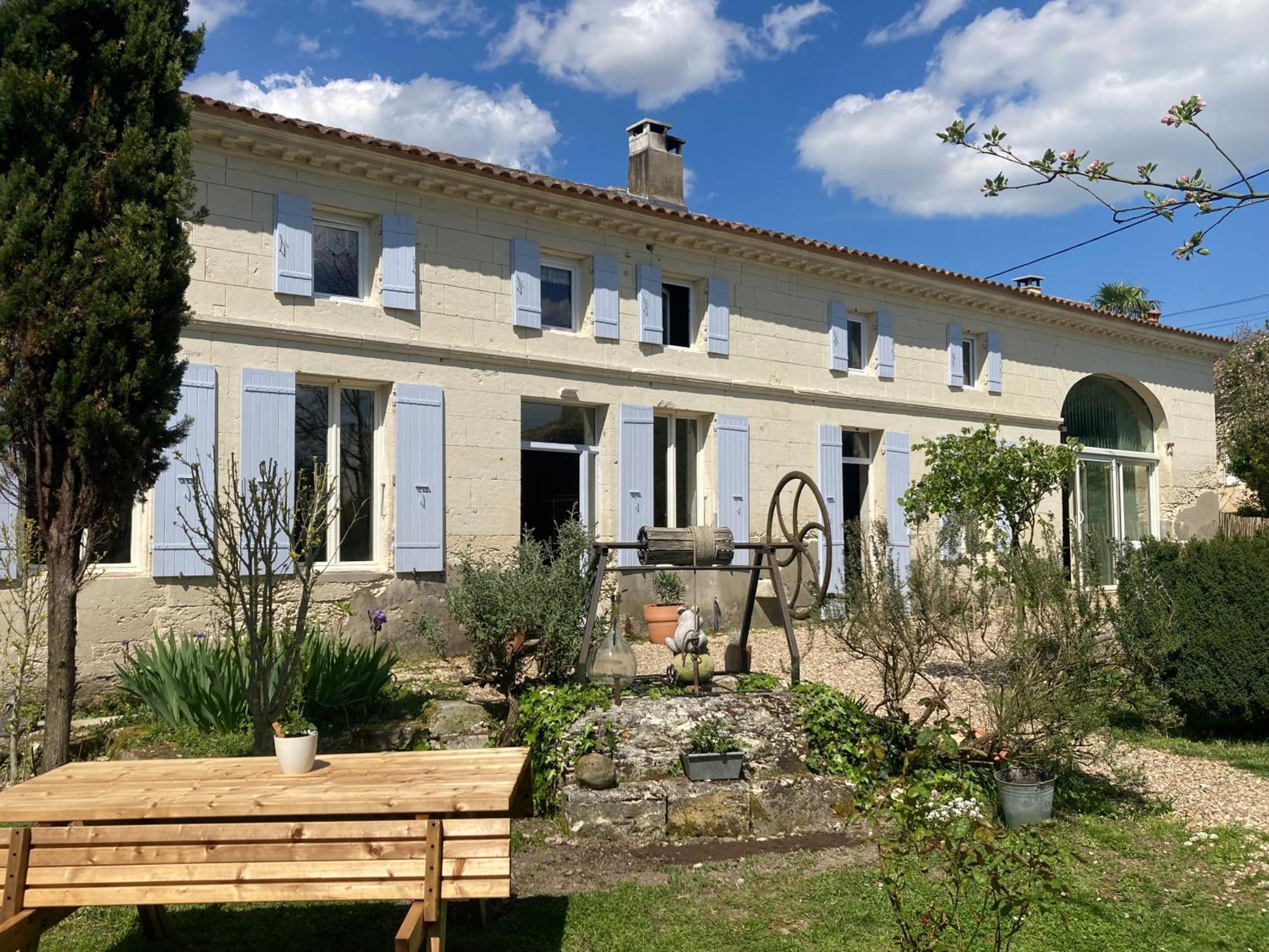 Les Ganivelles Apartment Saint-Dizant-du-Gua Bagian luar foto