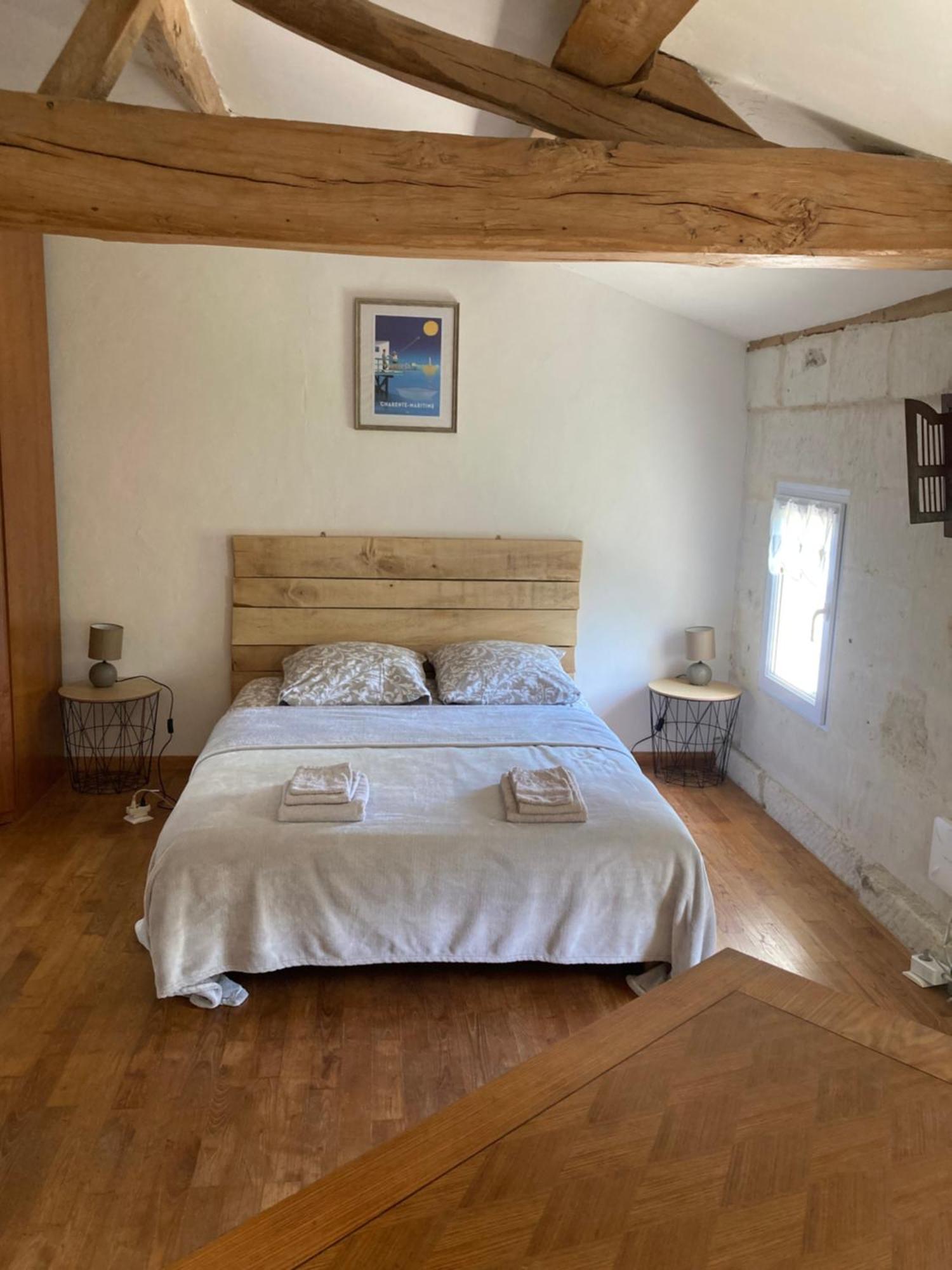 Les Ganivelles Apartment Saint-Dizant-du-Gua Bagian luar foto