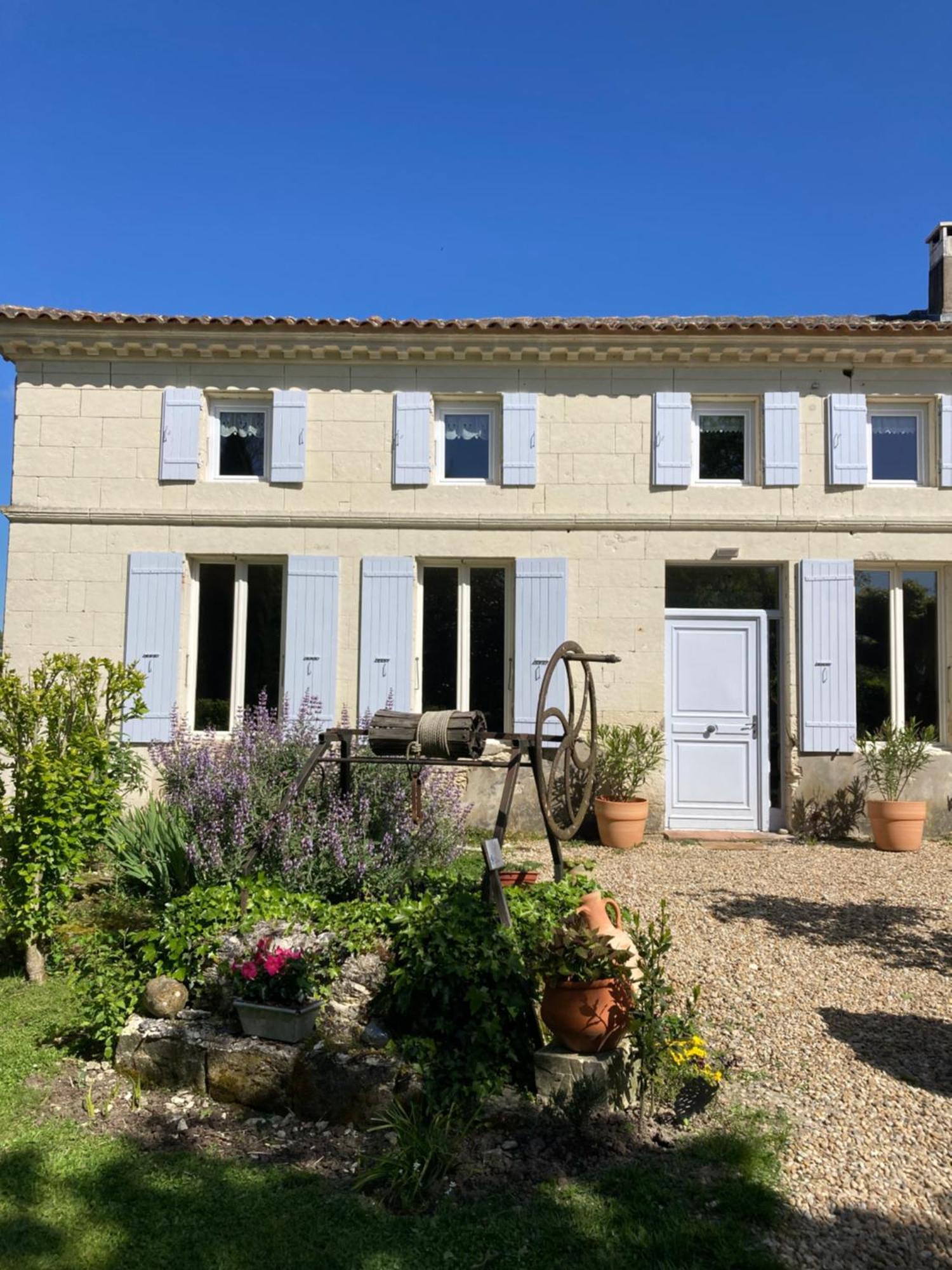 Les Ganivelles Apartment Saint-Dizant-du-Gua Bagian luar foto