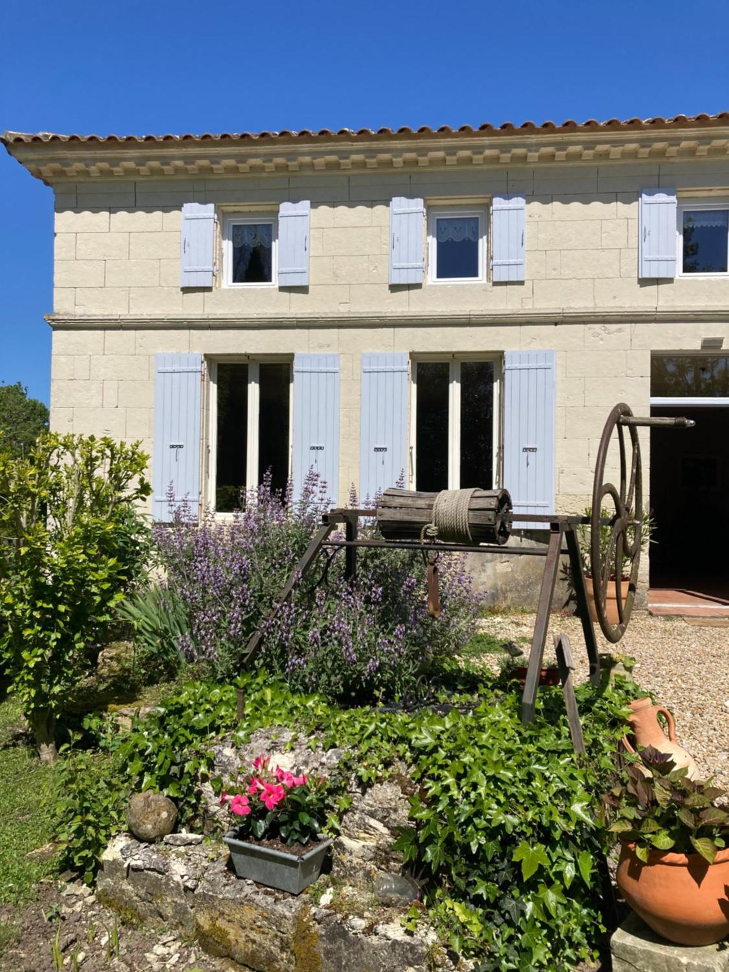 Les Ganivelles Apartment Saint-Dizant-du-Gua Bagian luar foto